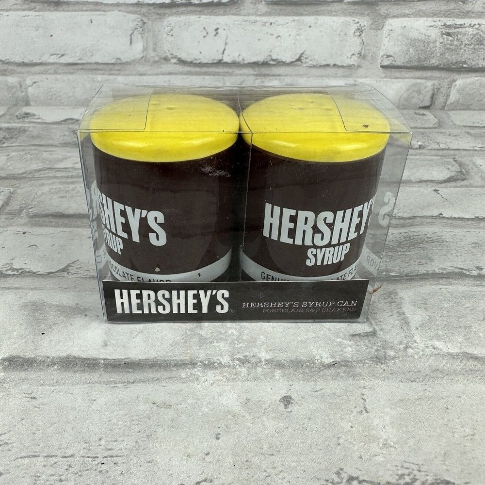 Hershey's Syrup Porcelain Salt and Pepper Shakers New In Package